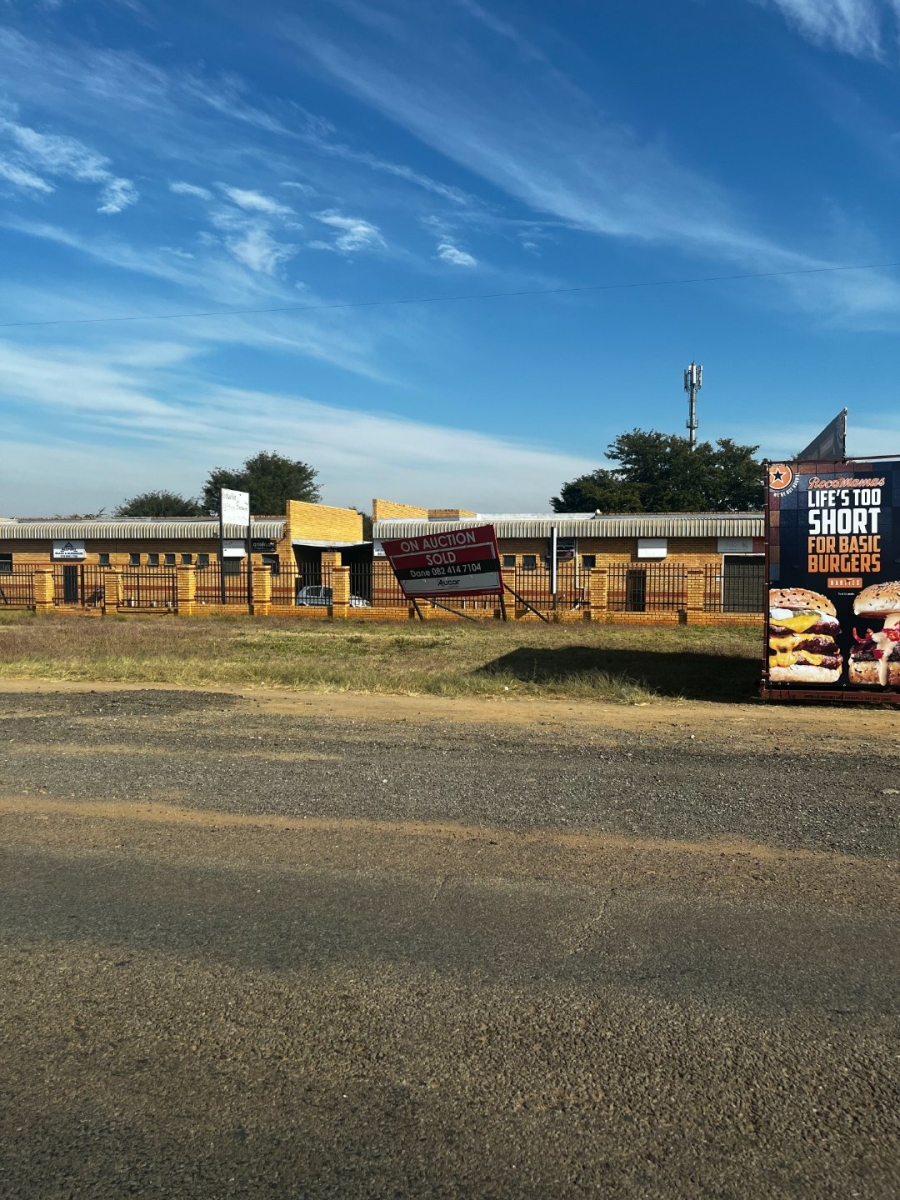 To Let Commercial Property for Rent in Melodie North West